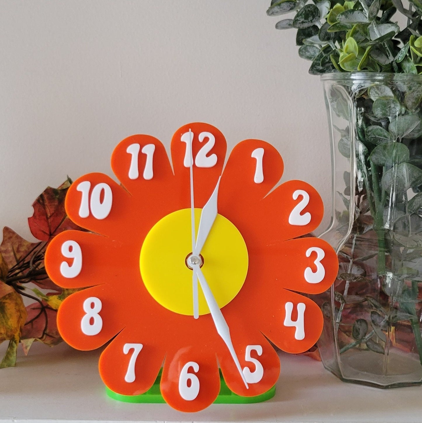 Turquoise Daisy Desk Clock