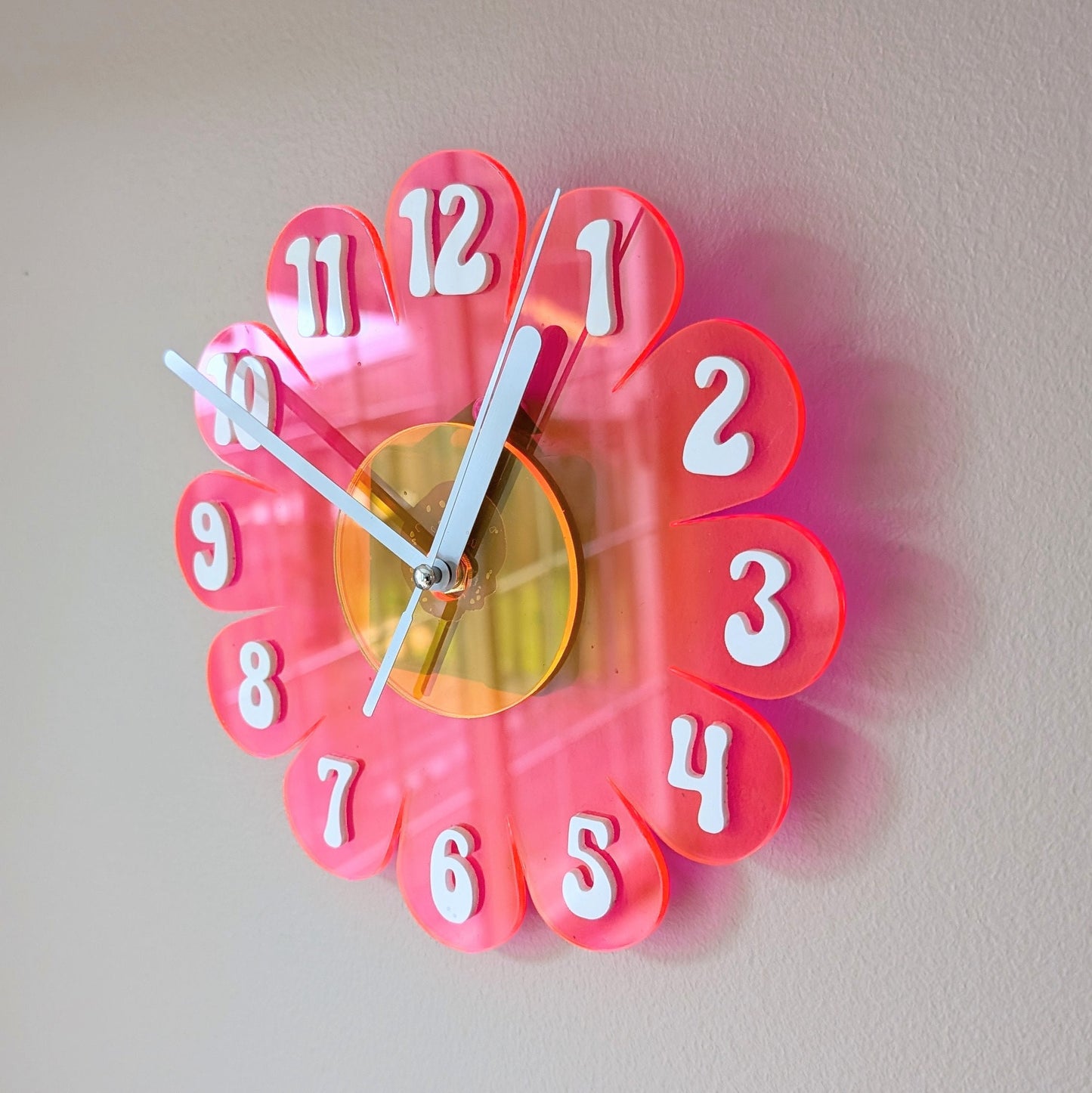 Mini Blacklight Reactive Daisy Clock
