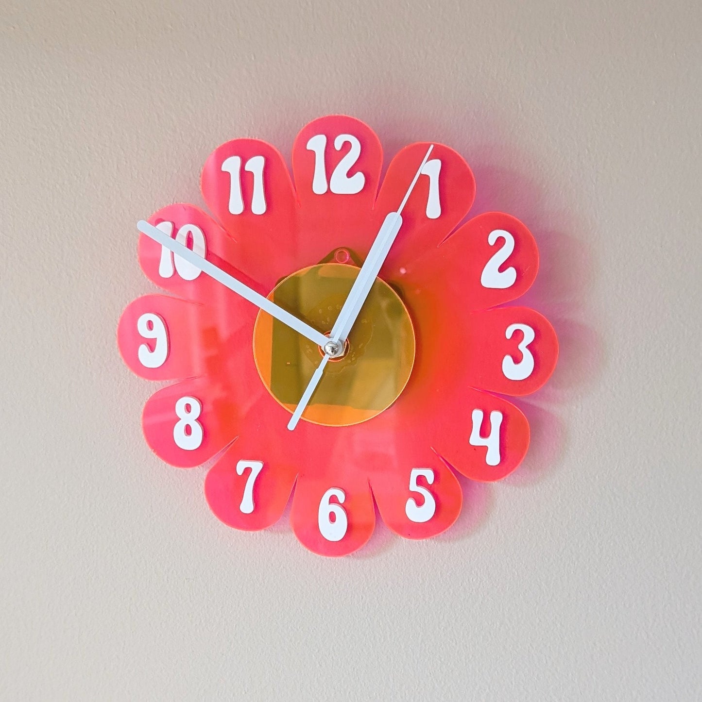 Mini Blacklight Reactive Daisy Clock