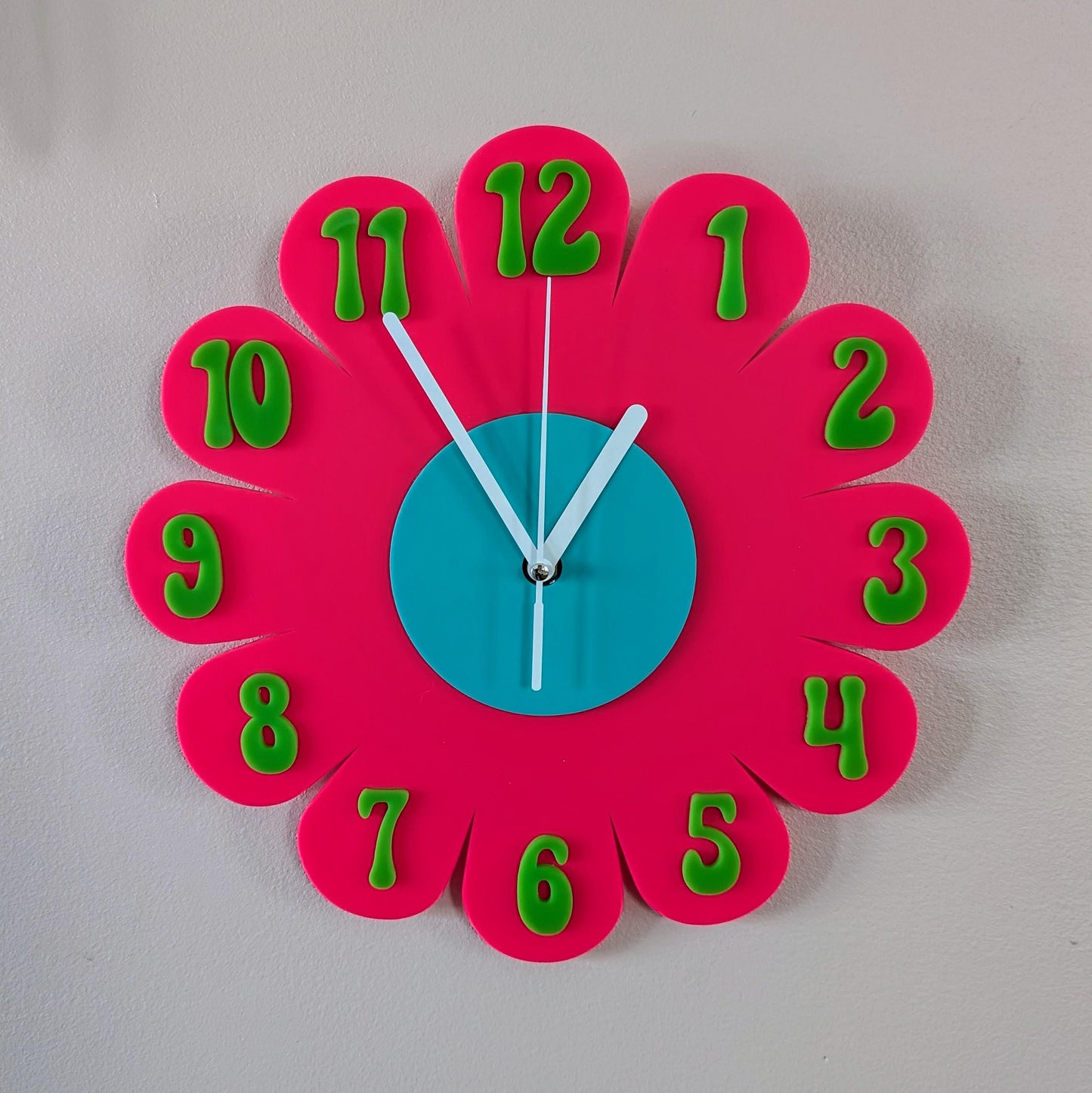Hot Pink Daisy Clock